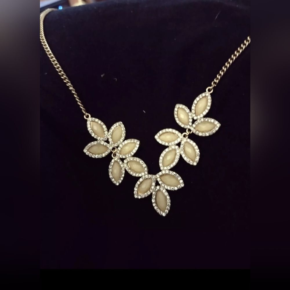 Icing Signed yellow flower necelace Bib Statement Necklace 20"